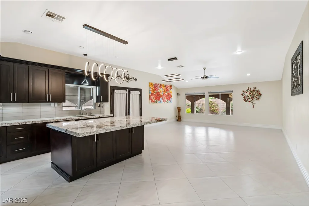 8021 Yellow Daisy, Las Vegas, NV 89147