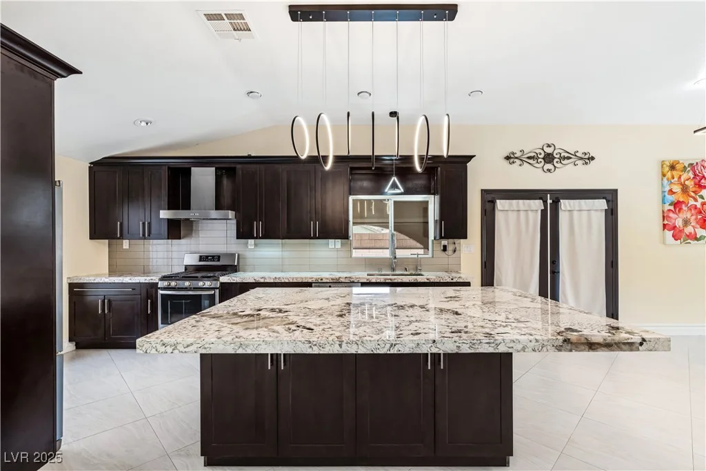 8021 Yellow Daisy, Las Vegas, NV 89147