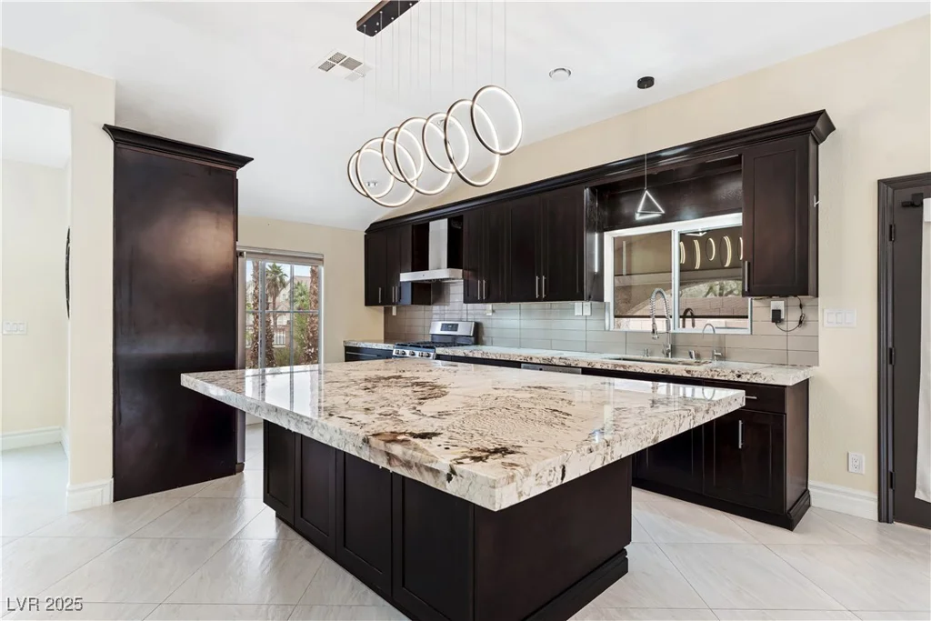 8021 Yellow Daisy, Las Vegas, NV 89147