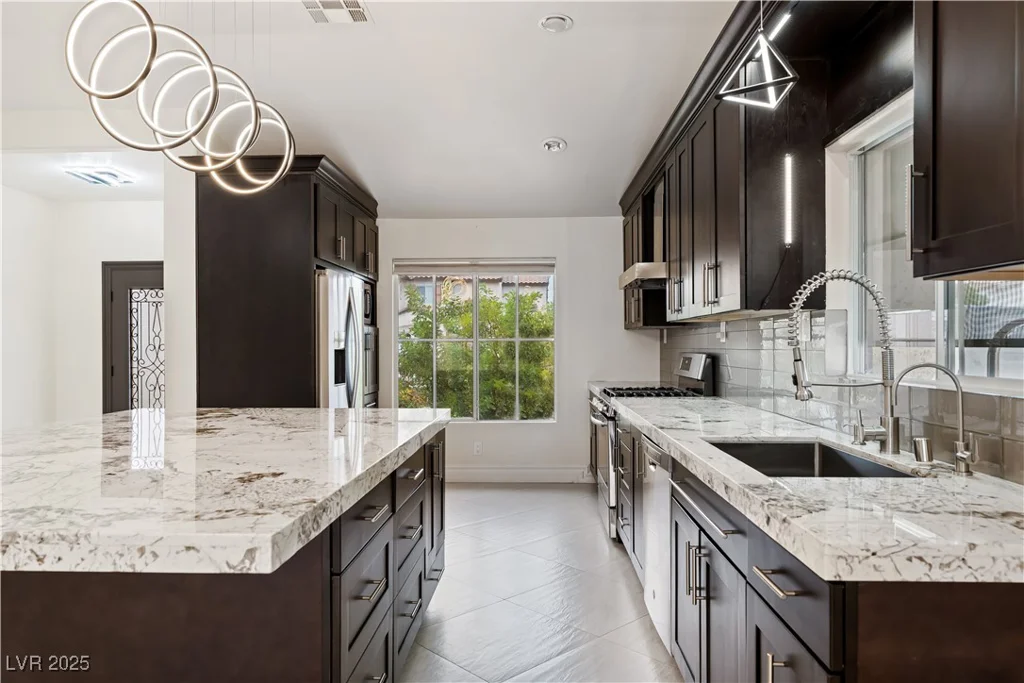8021 Yellow Daisy, Las Vegas, NV 89147