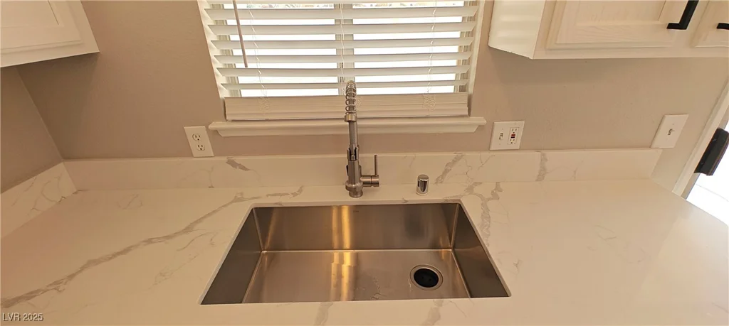 275 Las Palmaritas, Las Vegas, NV 89110