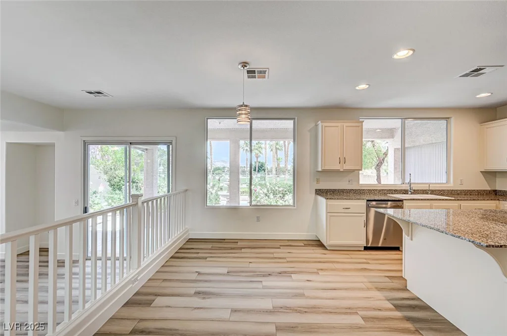 301 Lakewood Garden, Las Vegas, NV 89148