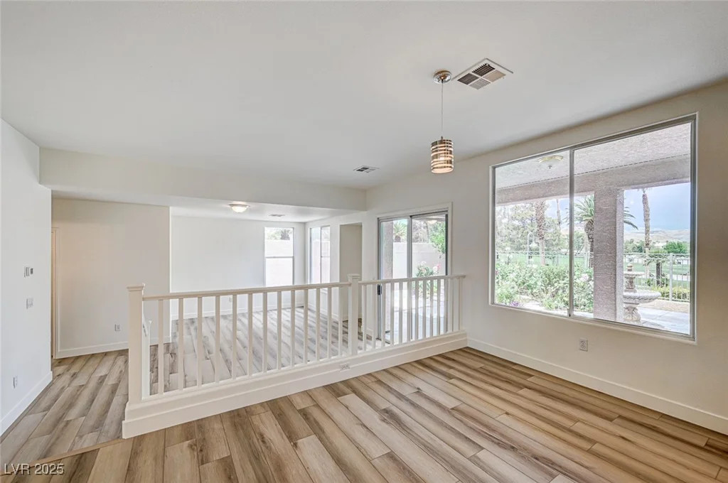 301 Lakewood Garden, Las Vegas, NV 89148