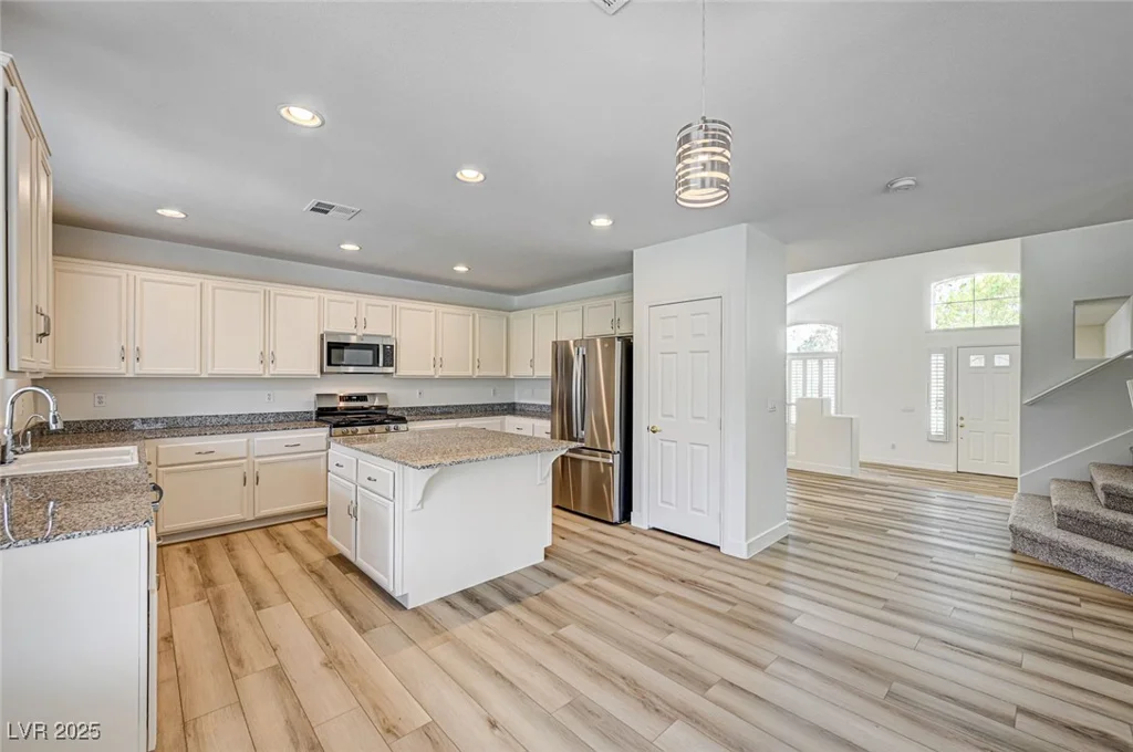 301 Lakewood Garden, Las Vegas, NV 89148