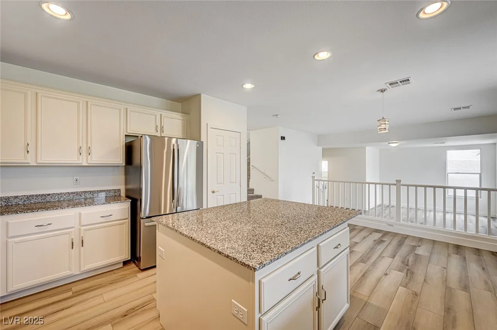 301 Lakewood Garden, Las Vegas, NV 89148