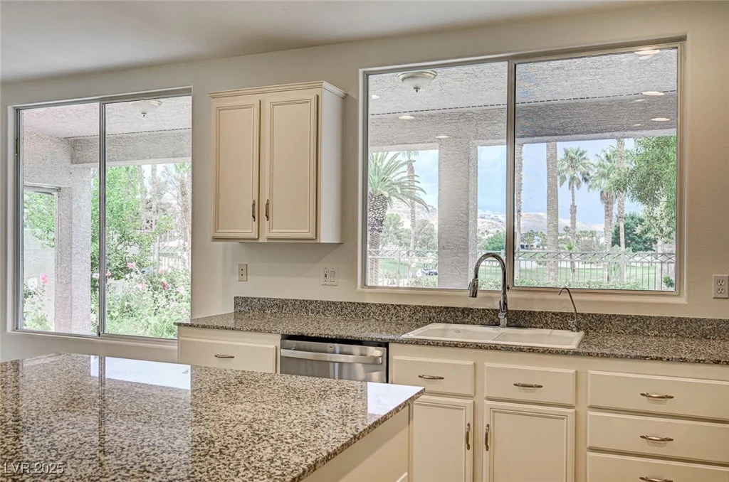 301 Lakewood Garden, Las Vegas, NV 89148