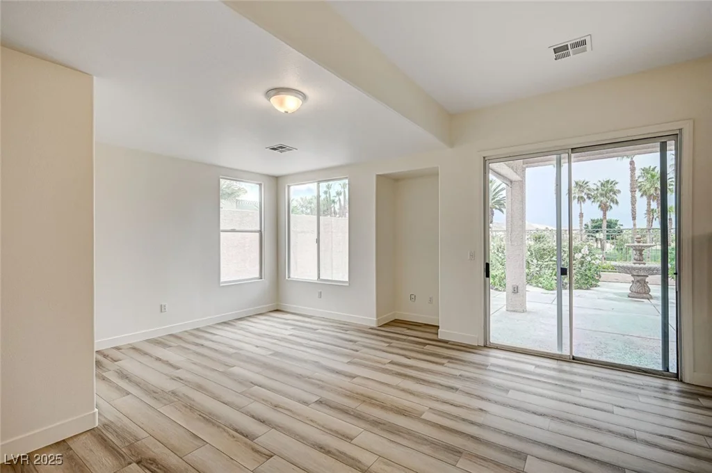301 Lakewood Garden, Las Vegas, NV 89148