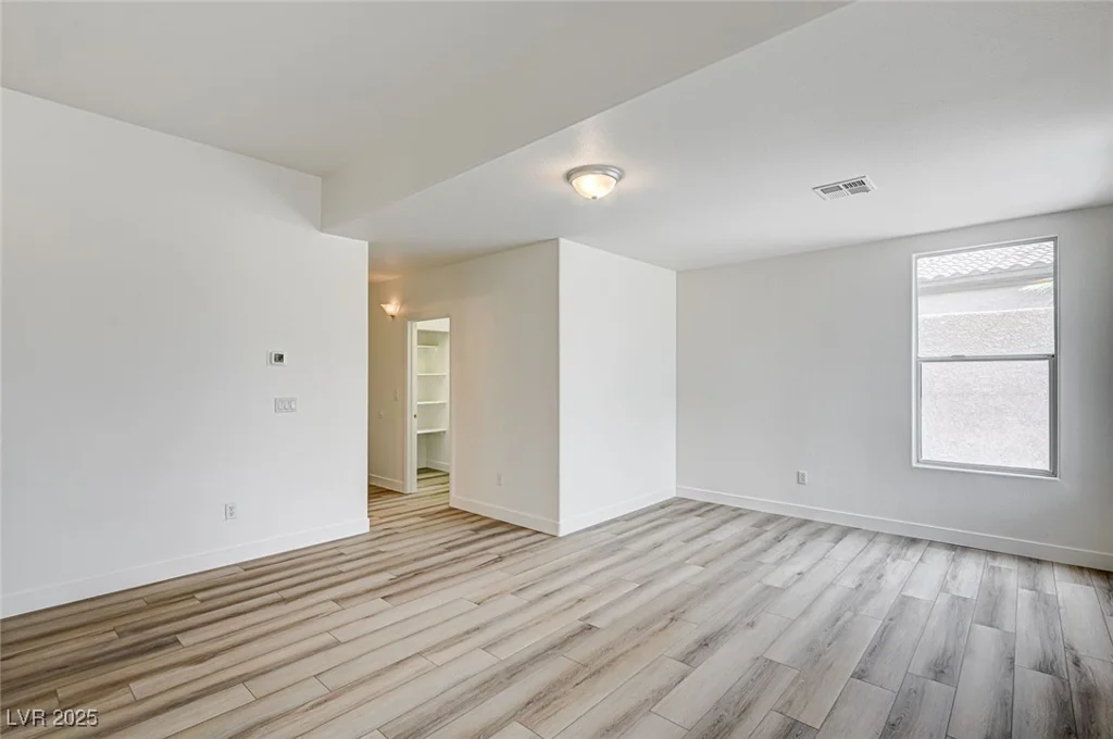 301 Lakewood Garden, Las Vegas, NV 89148