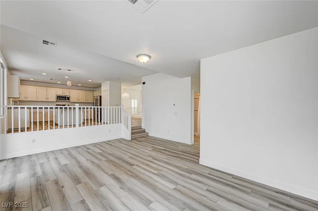 301 Lakewood Garden, Las Vegas, NV 89148