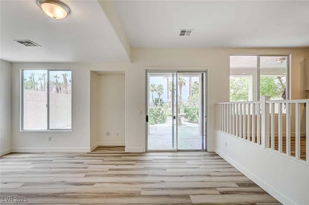 301 Lakewood Garden, Las Vegas, NV 89148