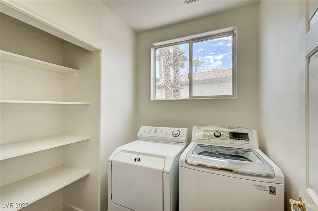 301 Lakewood Garden, Las Vegas, NV 89148