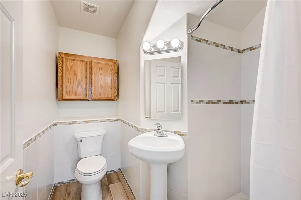 301 Lakewood Garden, Las Vegas, NV 89148