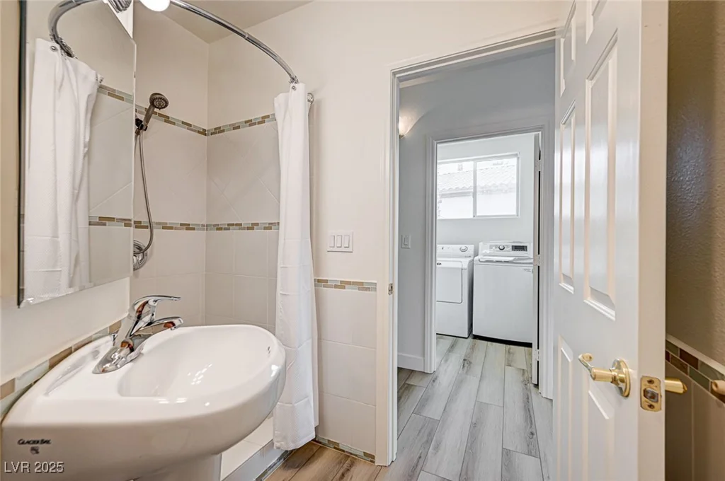 301 Lakewood Garden, Las Vegas, NV 89148