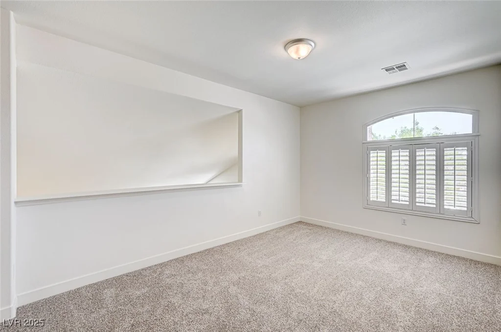 301 Lakewood Garden, Las Vegas, NV 89148