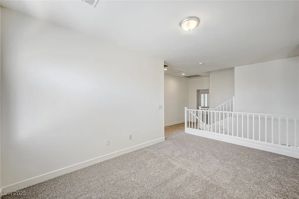 301 Lakewood Garden, Las Vegas, NV 89148