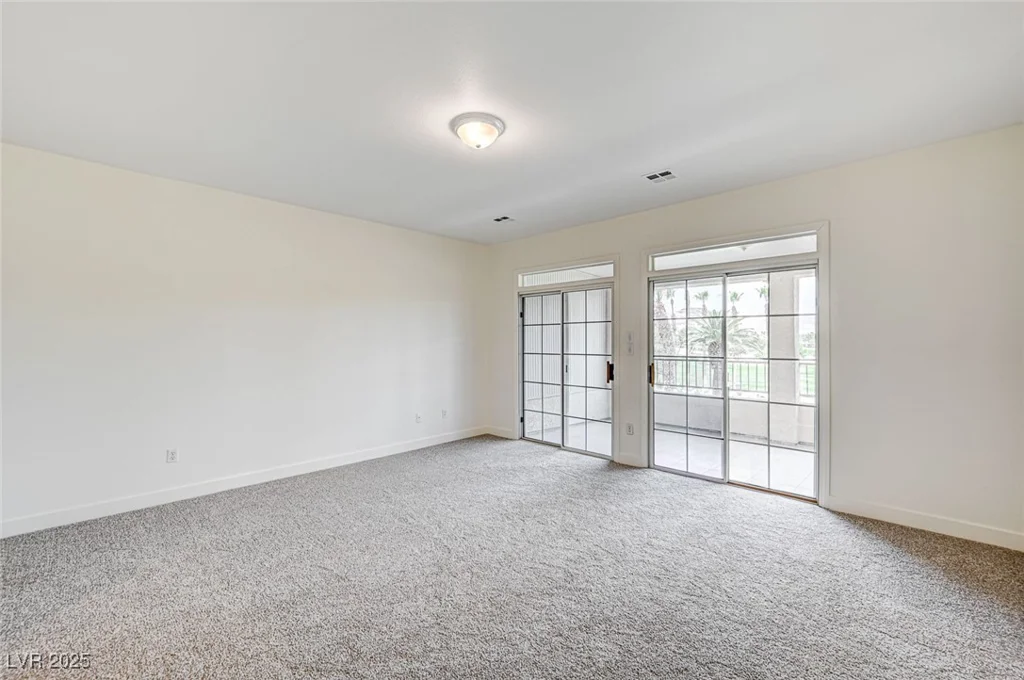 301 Lakewood Garden, Las Vegas, NV 89148
