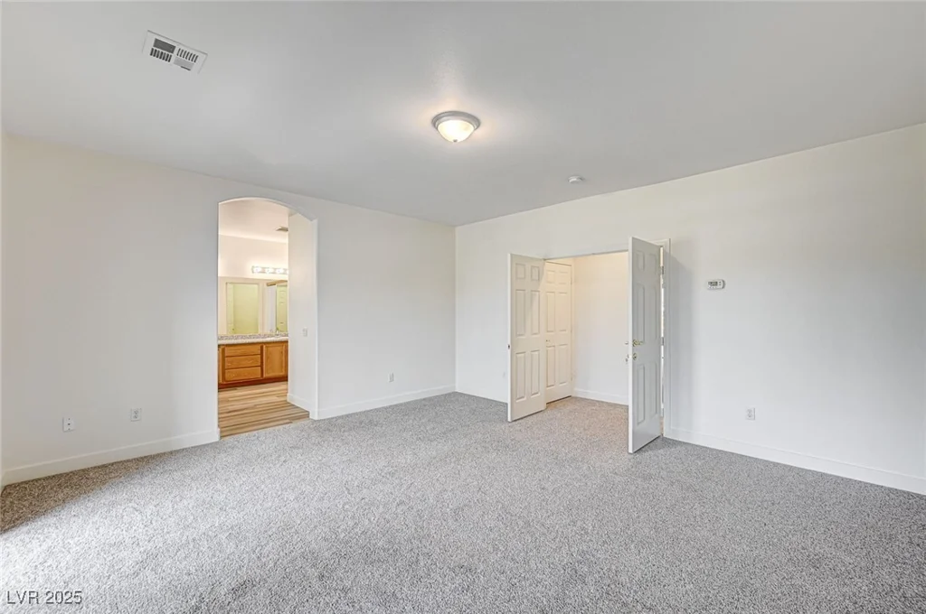301 Lakewood Garden, Las Vegas, NV 89148