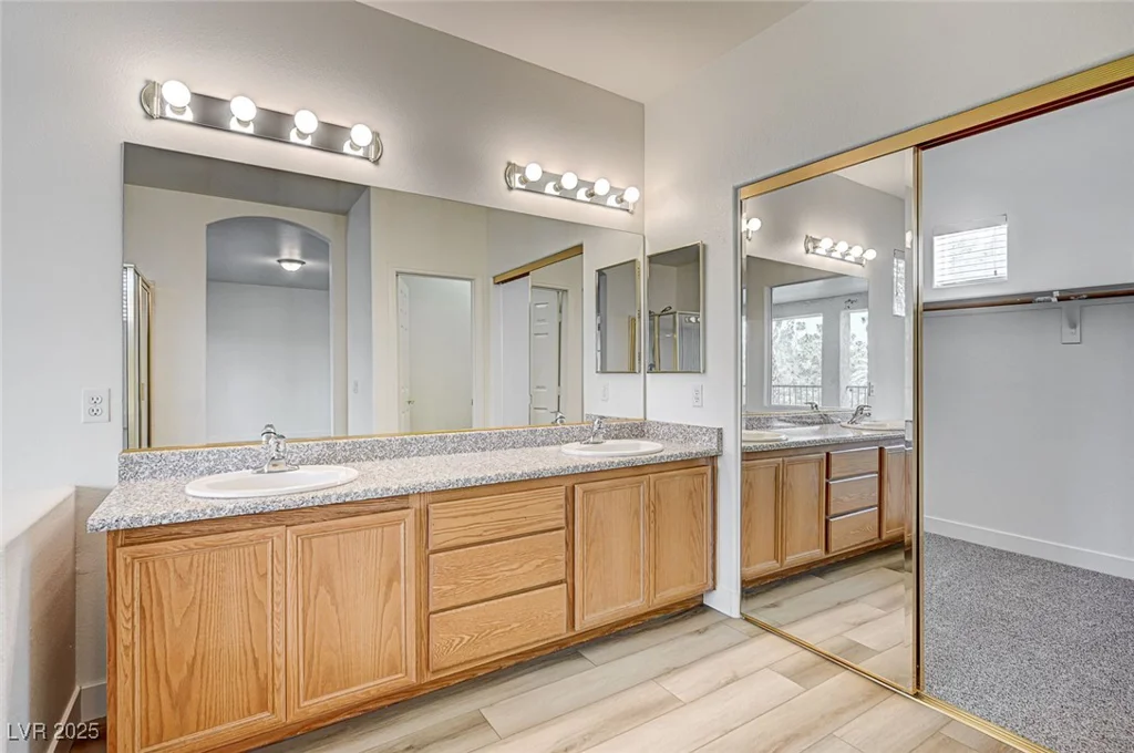 301 Lakewood Garden, Las Vegas, NV 89148