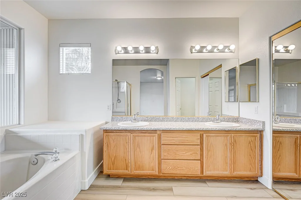 301 Lakewood Garden, Las Vegas, NV 89148