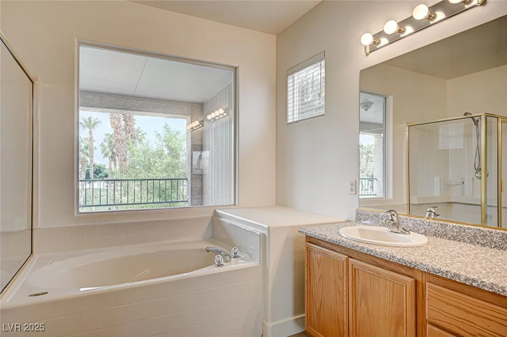 301 Lakewood Garden, Las Vegas, NV 89148