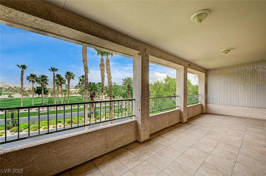 301 Lakewood Garden, Las Vegas, NV 89148