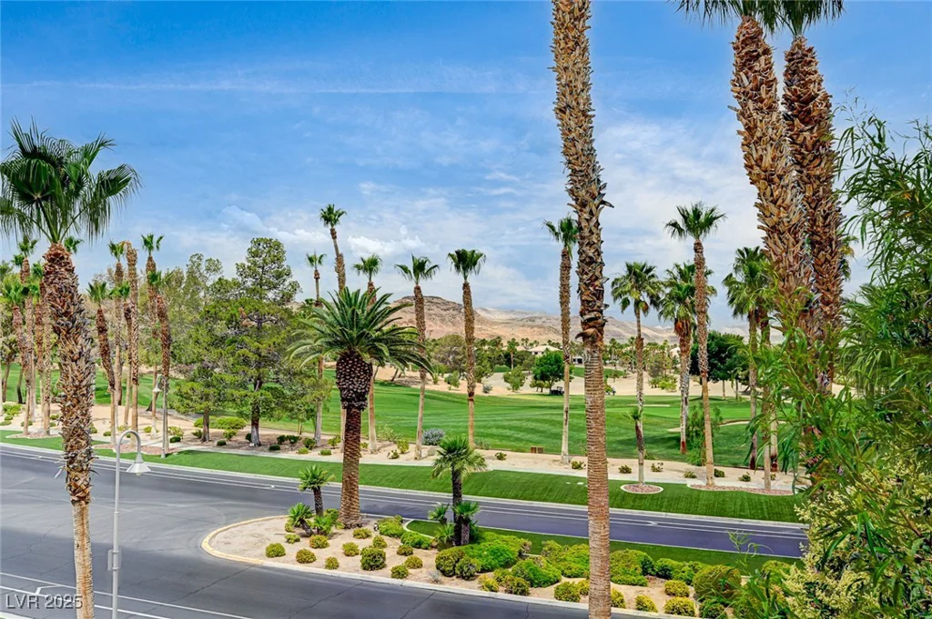 301 Lakewood Garden, Las Vegas, NV 89148