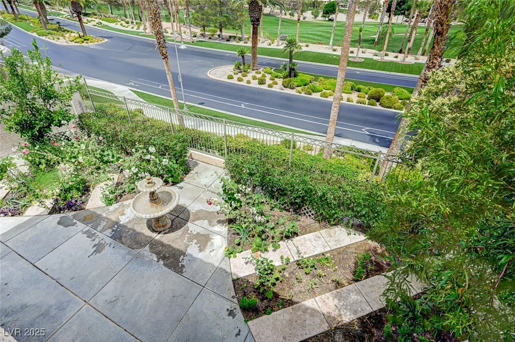 301 Lakewood Garden, Las Vegas, NV 89148