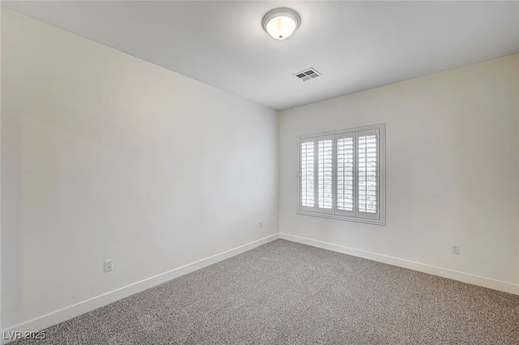 301 Lakewood Garden, Las Vegas, NV 89148