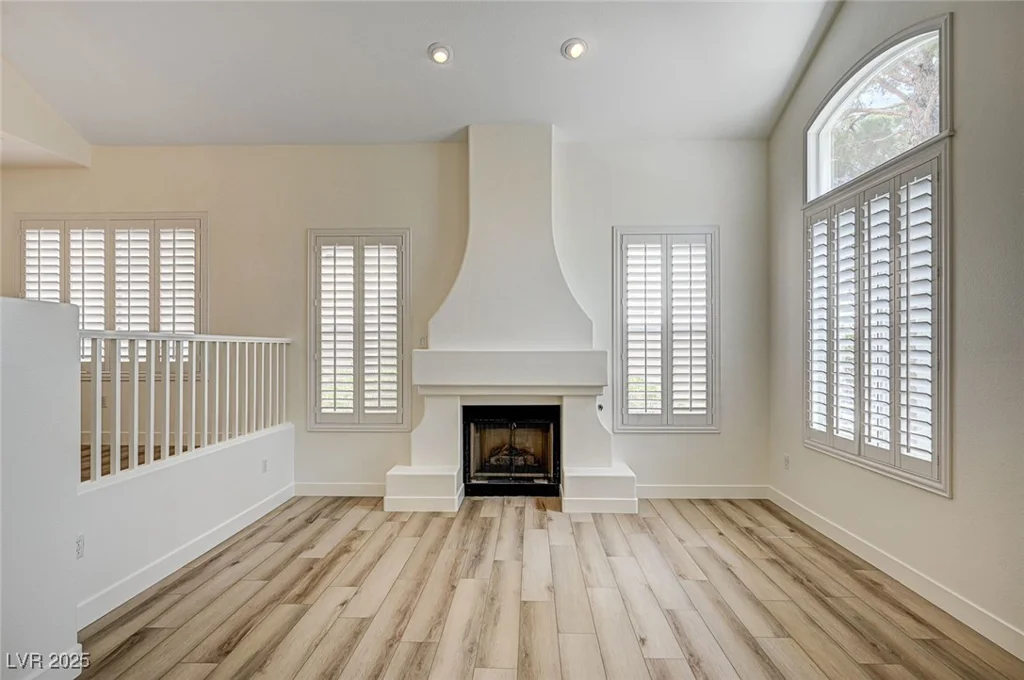301 Lakewood Garden, Las Vegas, NV 89148