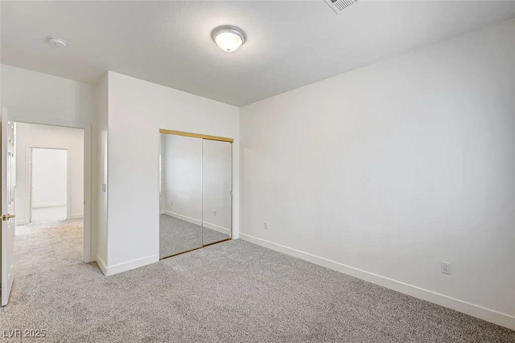 301 Lakewood Garden, Las Vegas, NV 89148