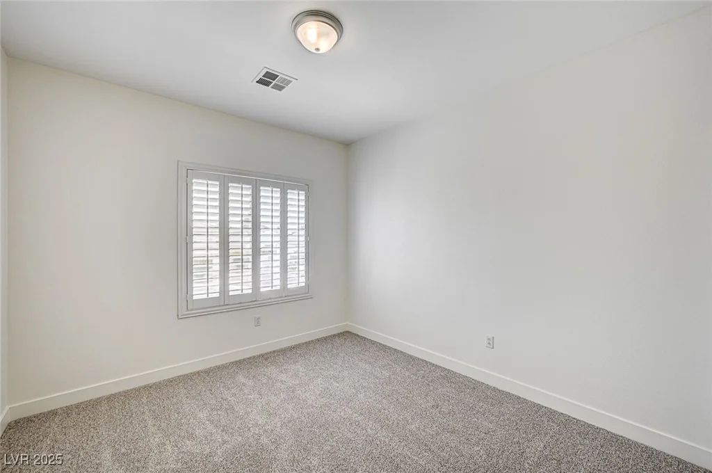 301 Lakewood Garden, Las Vegas, NV 89148