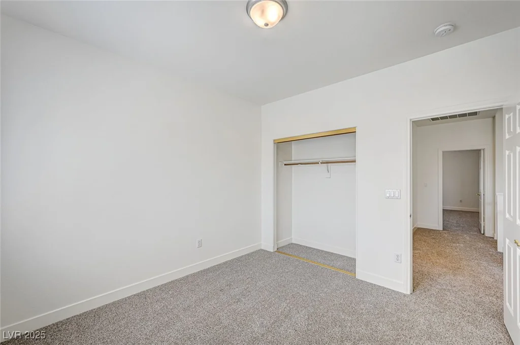 301 Lakewood Garden, Las Vegas, NV 89148