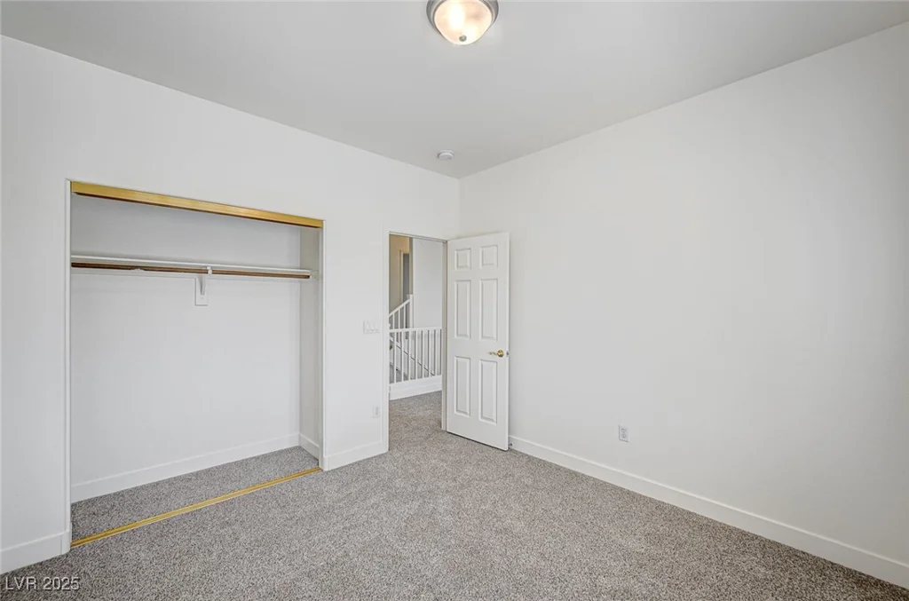 301 Lakewood Garden, Las Vegas, NV 89148