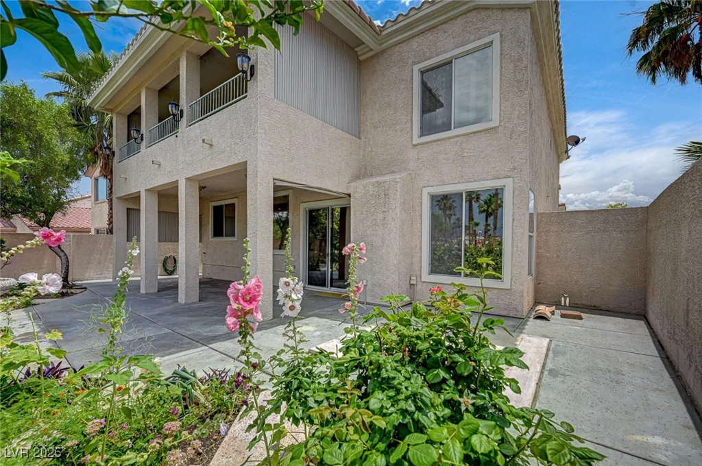 301 Lakewood Garden, Las Vegas, NV 89148