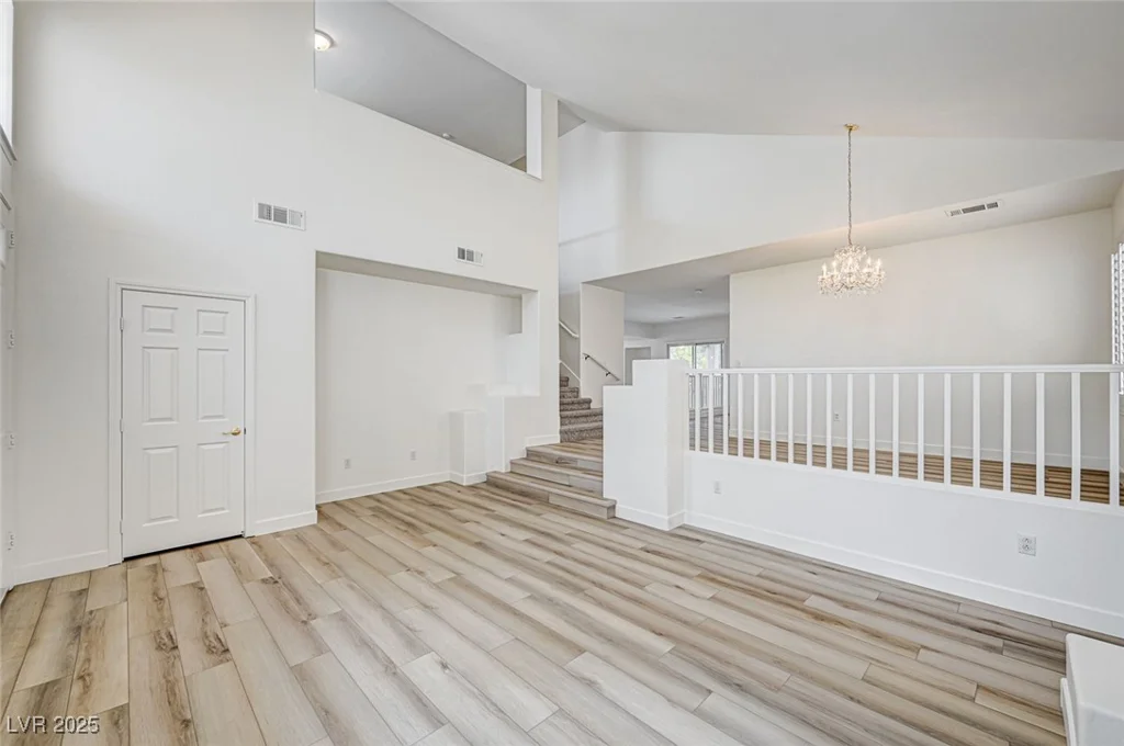 301 Lakewood Garden, Las Vegas, NV 89148