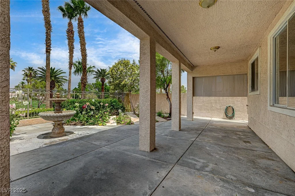 301 Lakewood Garden, Las Vegas, NV 89148