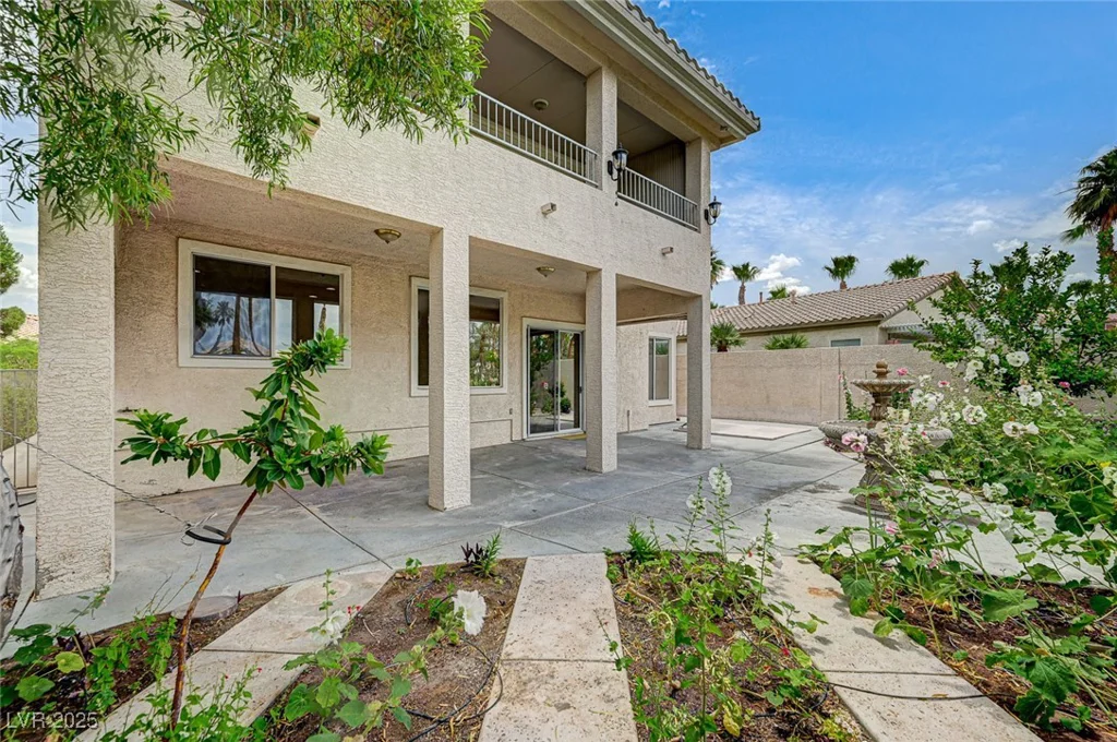 301 Lakewood Garden, Las Vegas, NV 89148