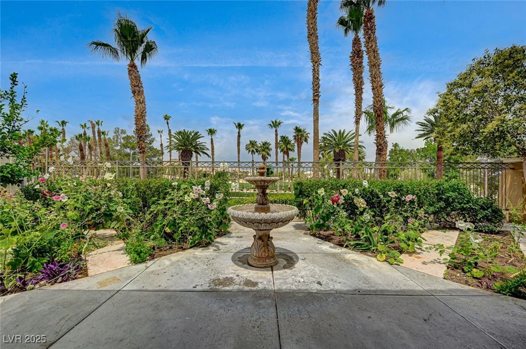 301 Lakewood Garden, Las Vegas, NV 89148