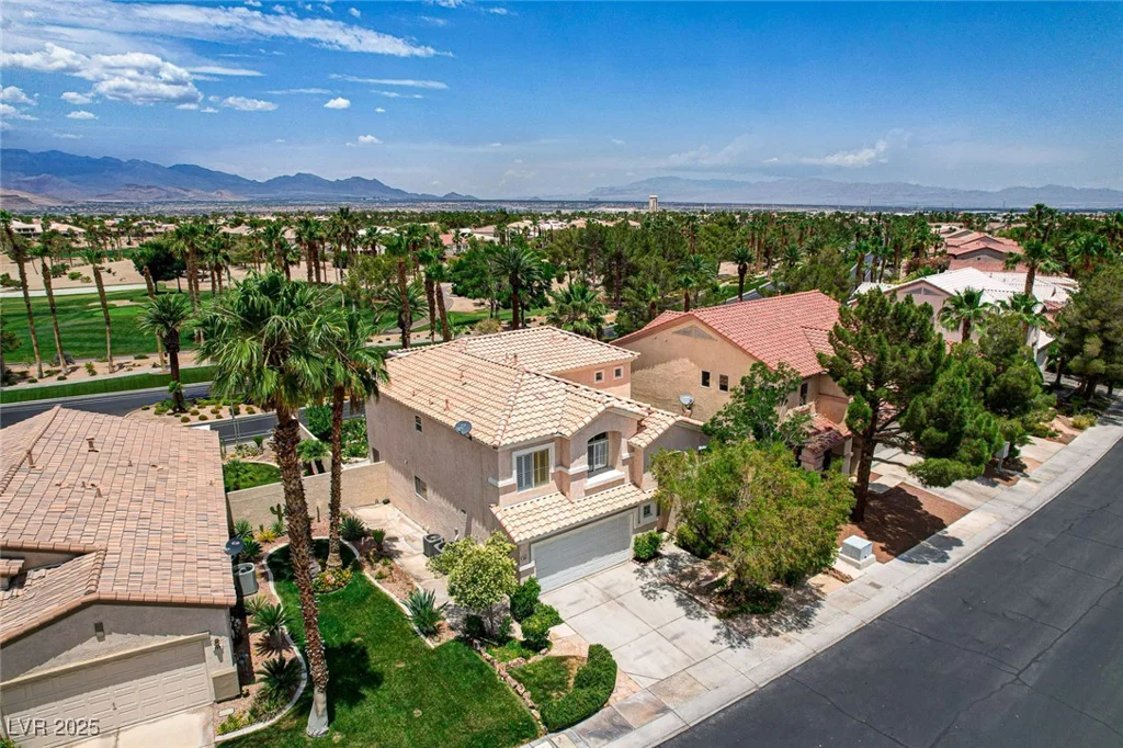 301 Lakewood Garden, Las Vegas, NV 89148