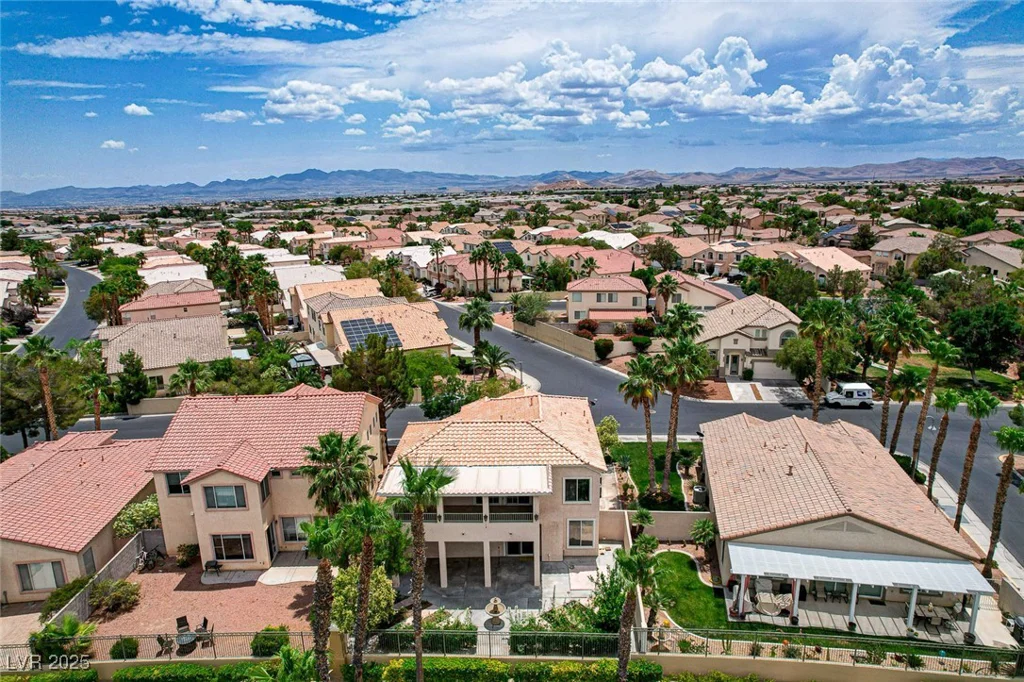 301 Lakewood Garden, Las Vegas, NV 89148