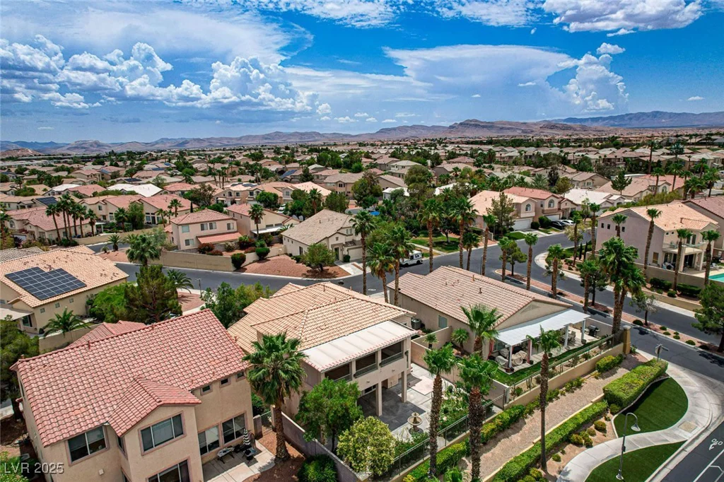 301 Lakewood Garden, Las Vegas, NV 89148