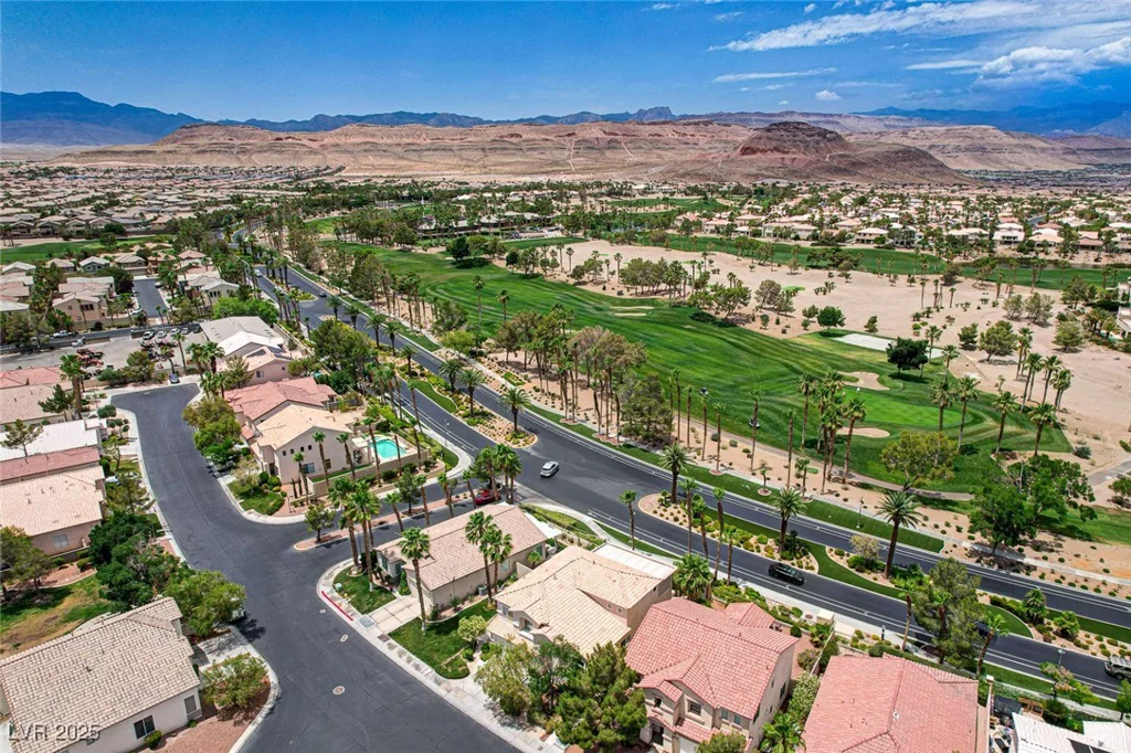 301 Lakewood Garden, Las Vegas, NV 89148