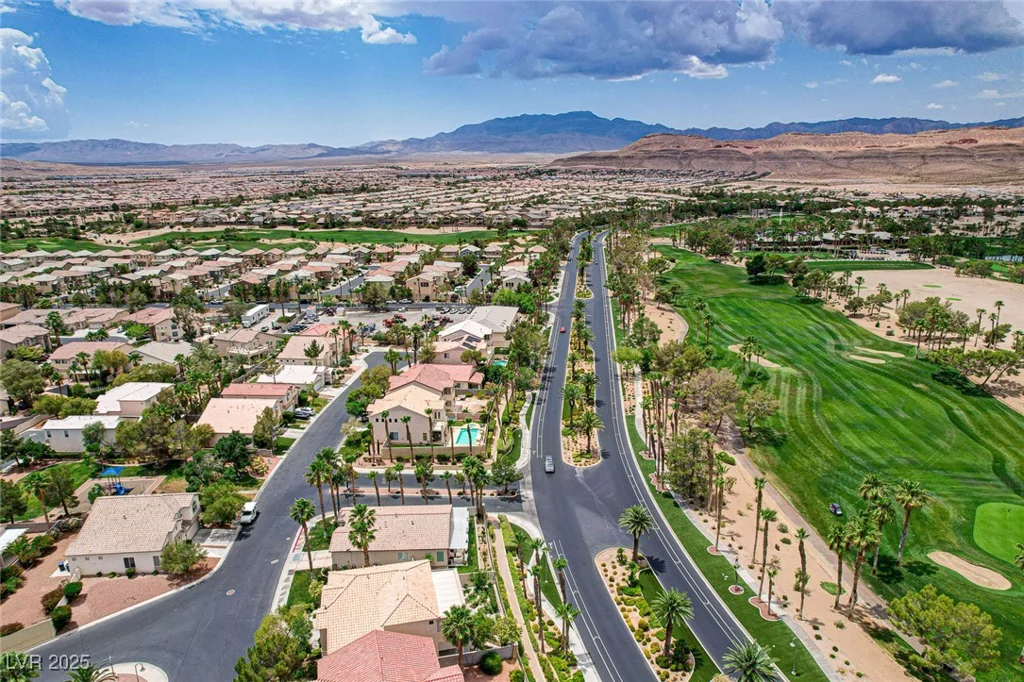 301 Lakewood Garden, Las Vegas, NV 89148