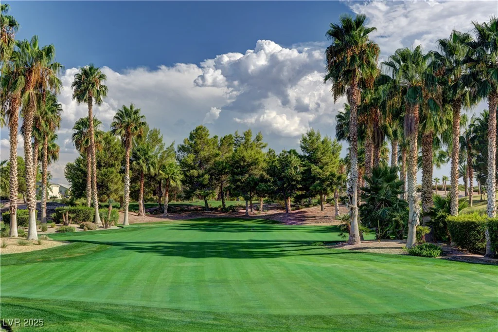 301 Lakewood Garden, Las Vegas, NV 89148