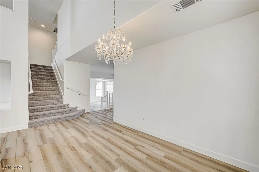 301 Lakewood Garden, Las Vegas, NV 89148