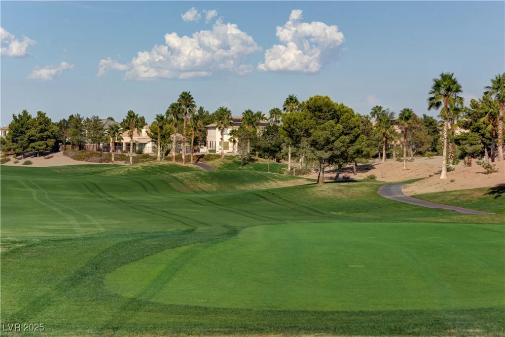 301 Lakewood Garden, Las Vegas, NV 89148