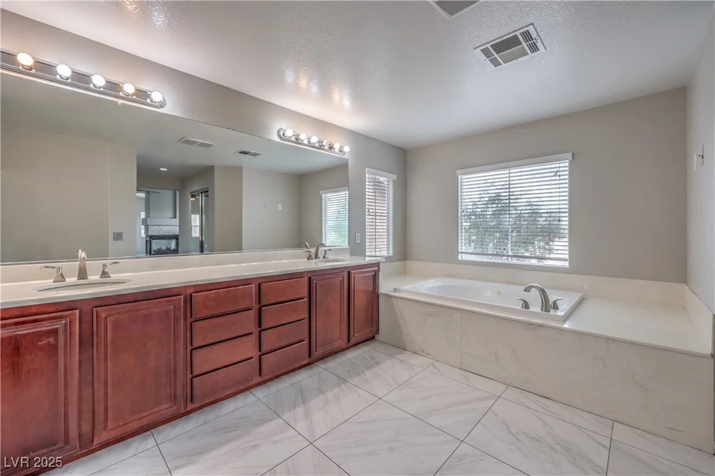 7095 Mountain Den, Las Vegas, NV 89179