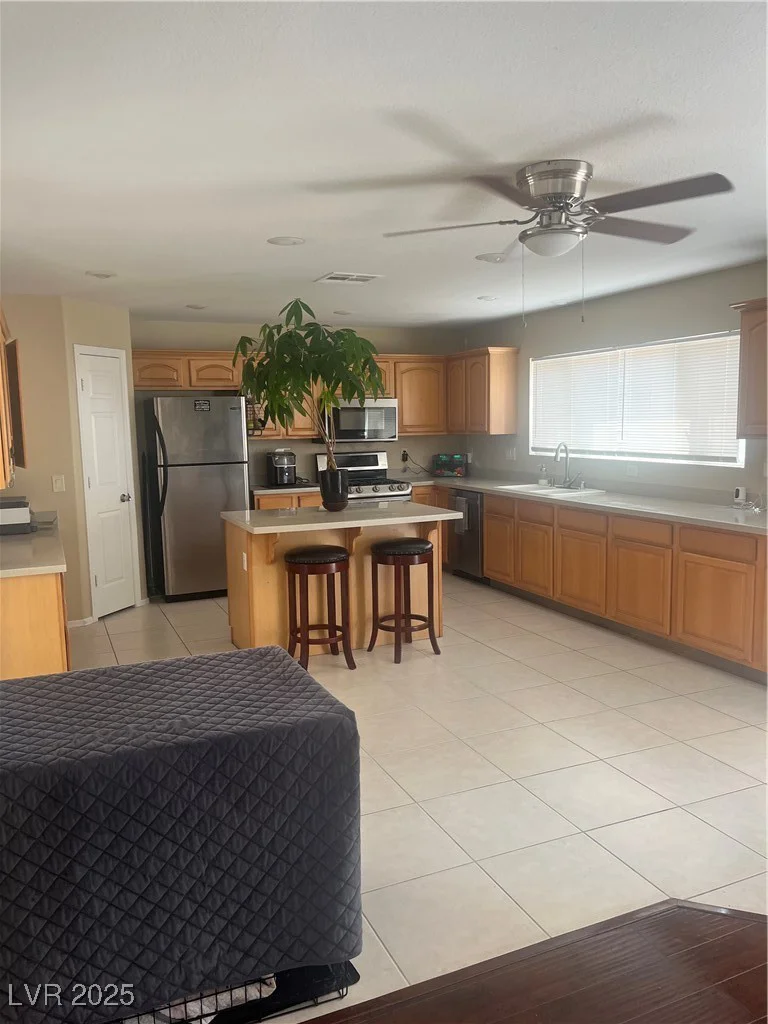 9365 Sparkling Waters, Las Vegas, NV 89129