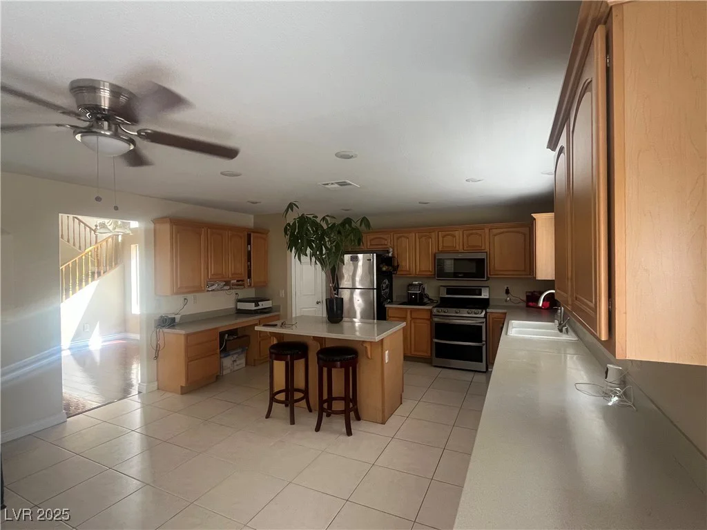 9365 Sparkling Waters, Las Vegas, NV 89129