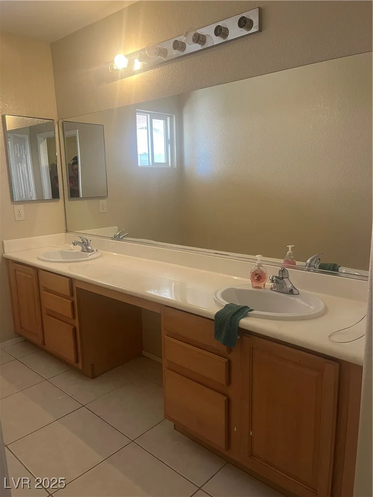 9365 Sparkling Waters, Las Vegas, NV 89129